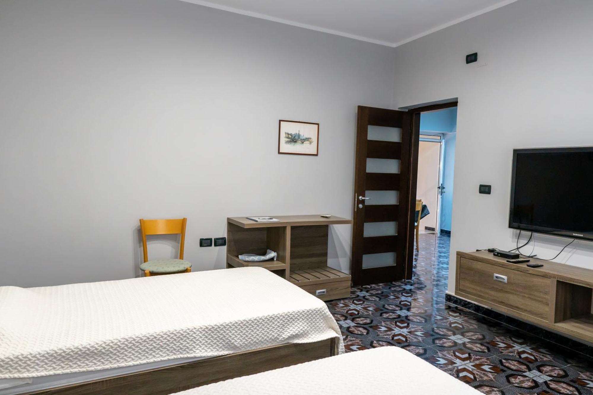 Royal Aparthotel Vlorë Exterior foto